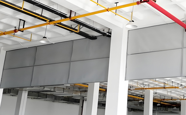 商场防烟分区常闭节点：永宁挡烟垂壁高度与控制器接线图解