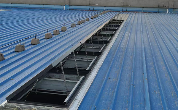 某城市大型商业综合体中庭永宁排烟窗工程