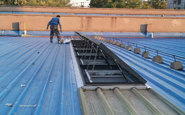 某区域性物流仓储中心永宁排烟窗系统安装项目